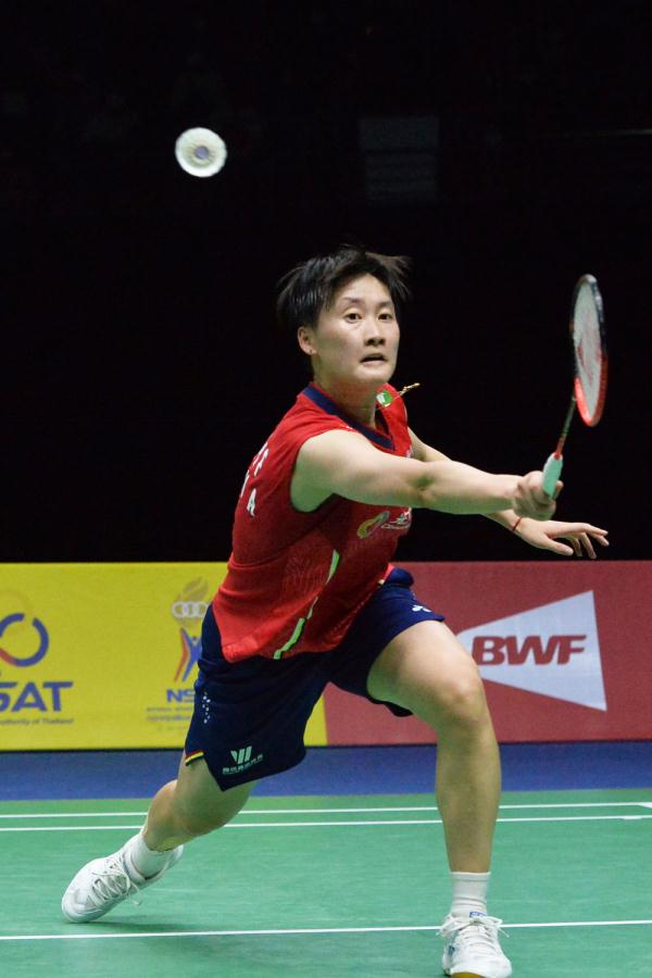 将球传递至 将球传递至