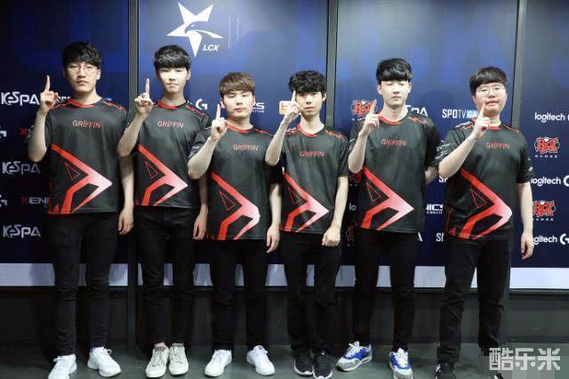 对年轻球员 对年轻球员